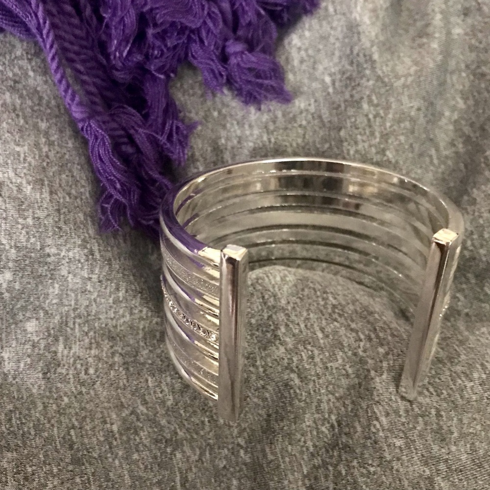 ✨Silver Rhinestone Cuff Bracelet✨ - Picture 3 of 5